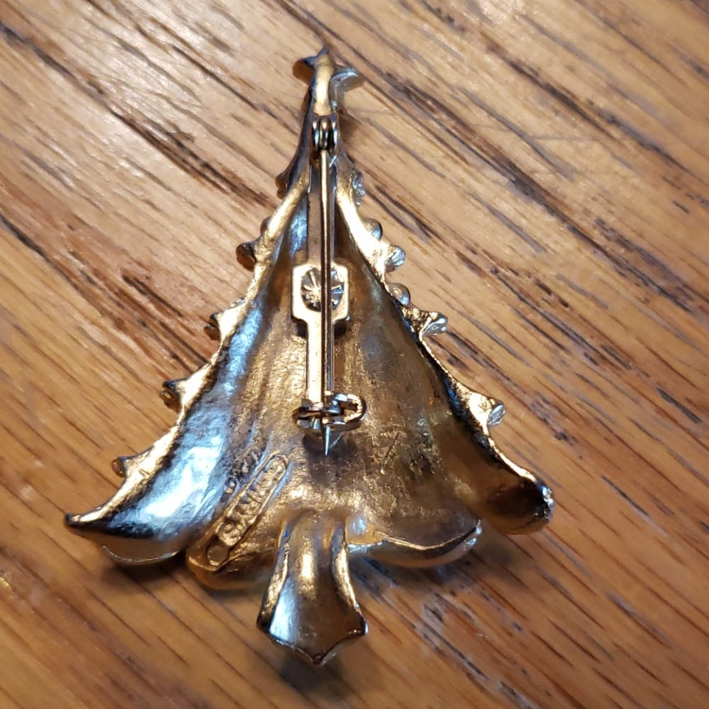Christmas Tree Pin - Picture 2 of 3